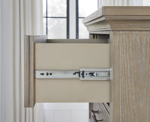 Vallardia Dresser;Light Grayish Brown