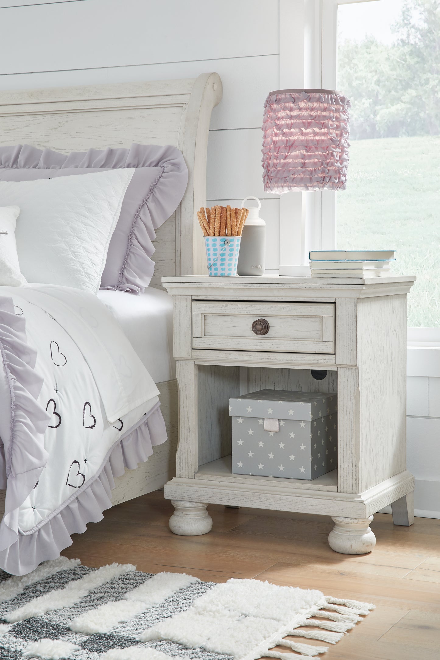 Robbinsdale Nightstand - Ashley Furniture - Brunei