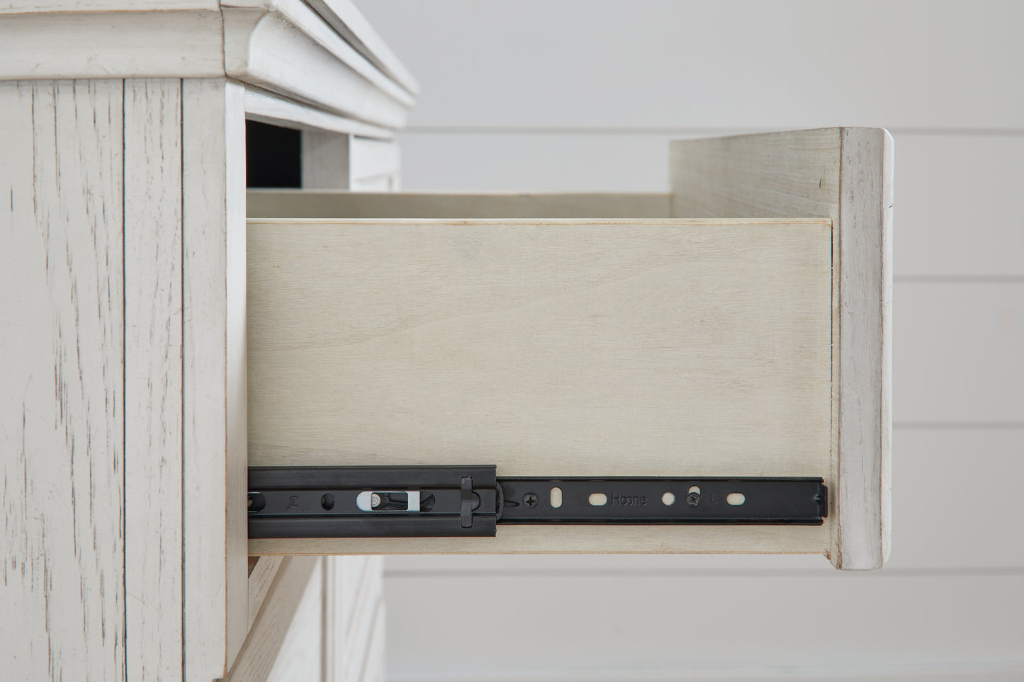 Robbinsdale Nightstand - Ashley Furniture - Brunei