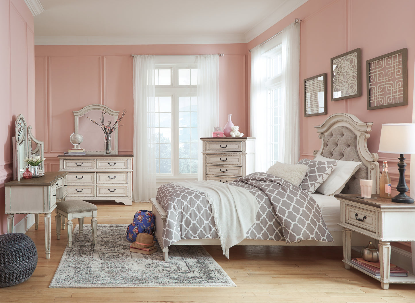 Realyn Chest of Drawers - Ashley Furniture - Brunei