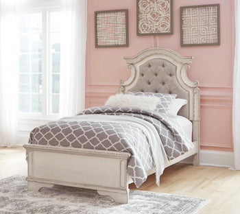 Realyn Twin Panel Bed - Ashley Furniture - Brunei