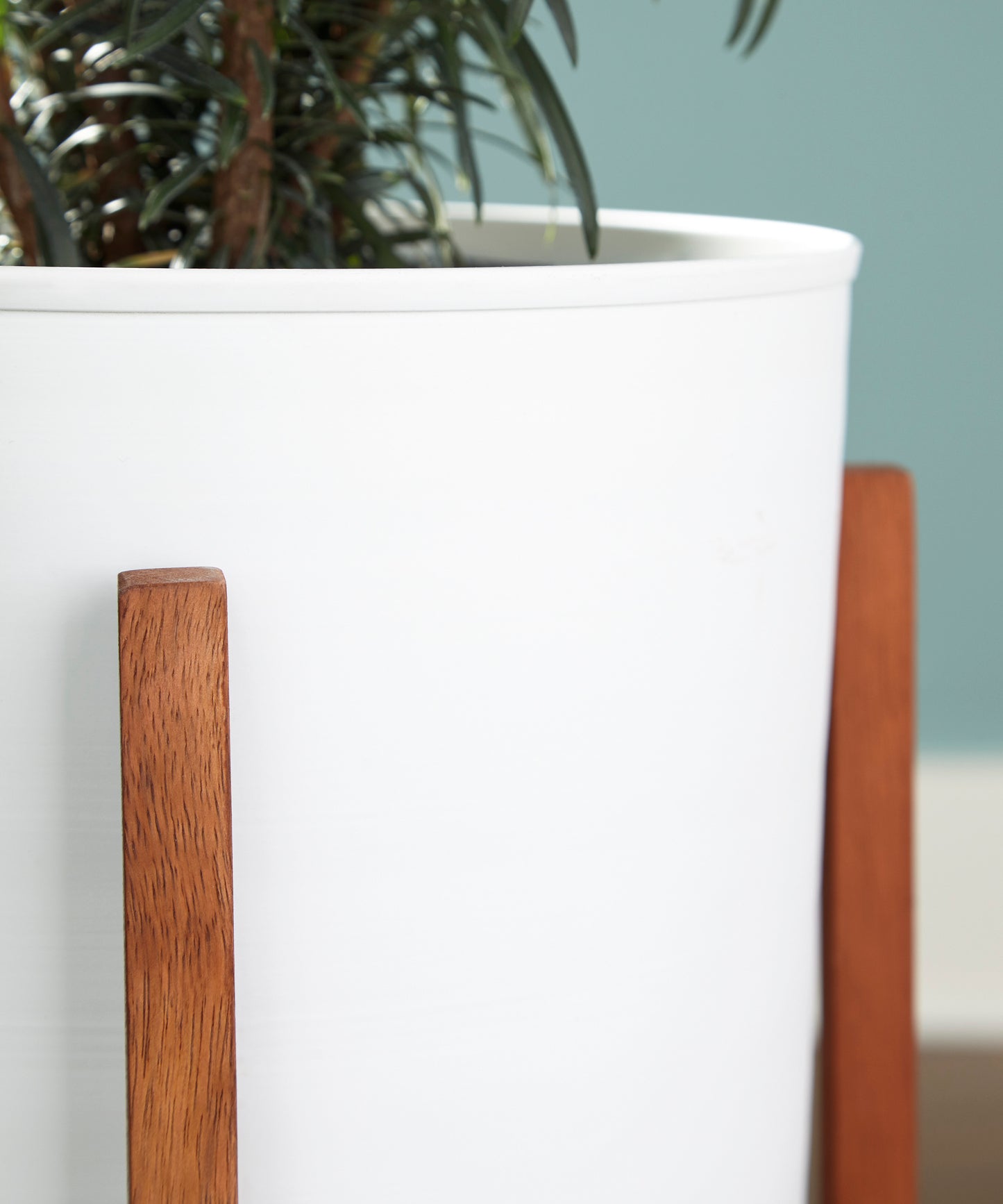Dorcey Planter;White/Brown