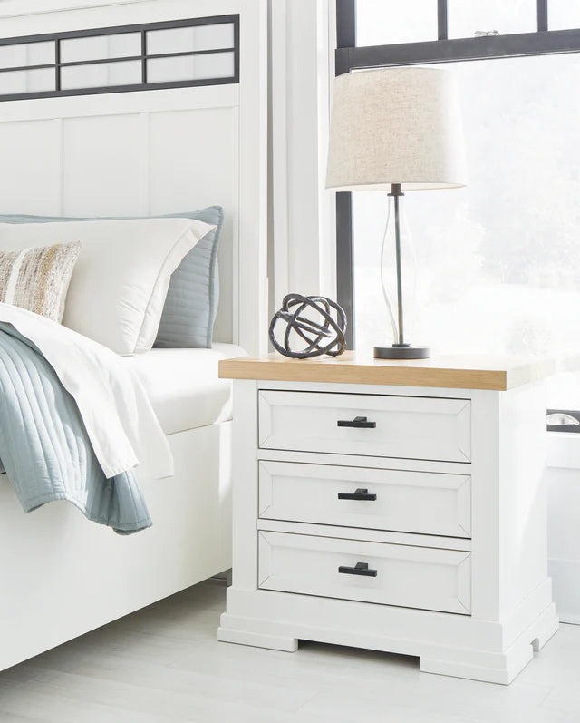 Ashbryn Queen Bedroom Set; White/Natural