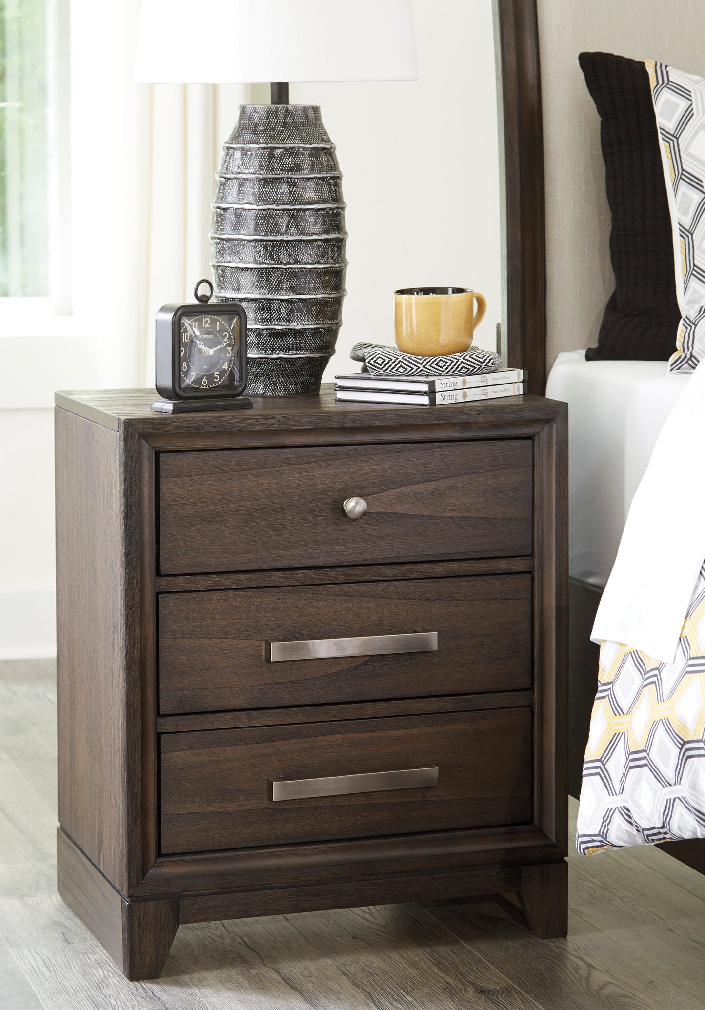 Brueban Nightstand - Ashley Furniture - Brunei