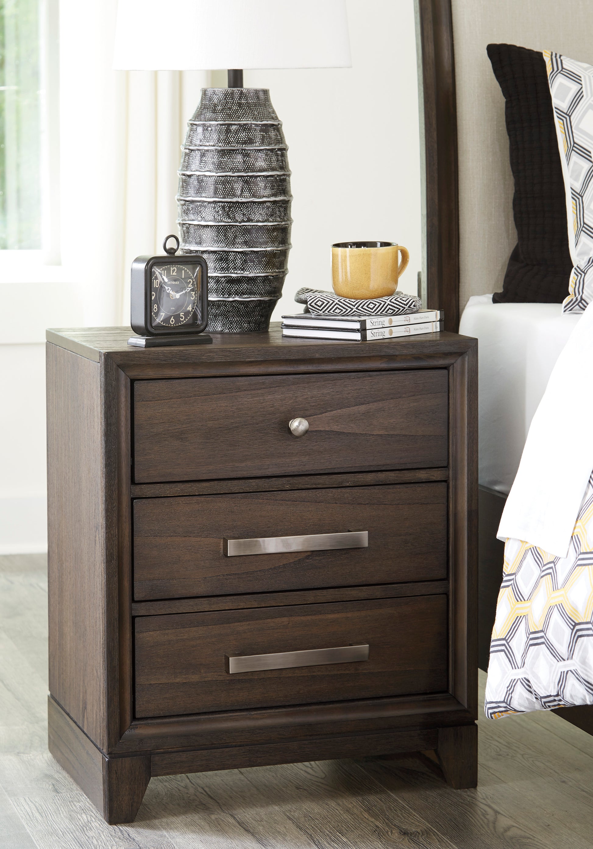 Brueban Nightstand - Ashley Furniture - Brunei
