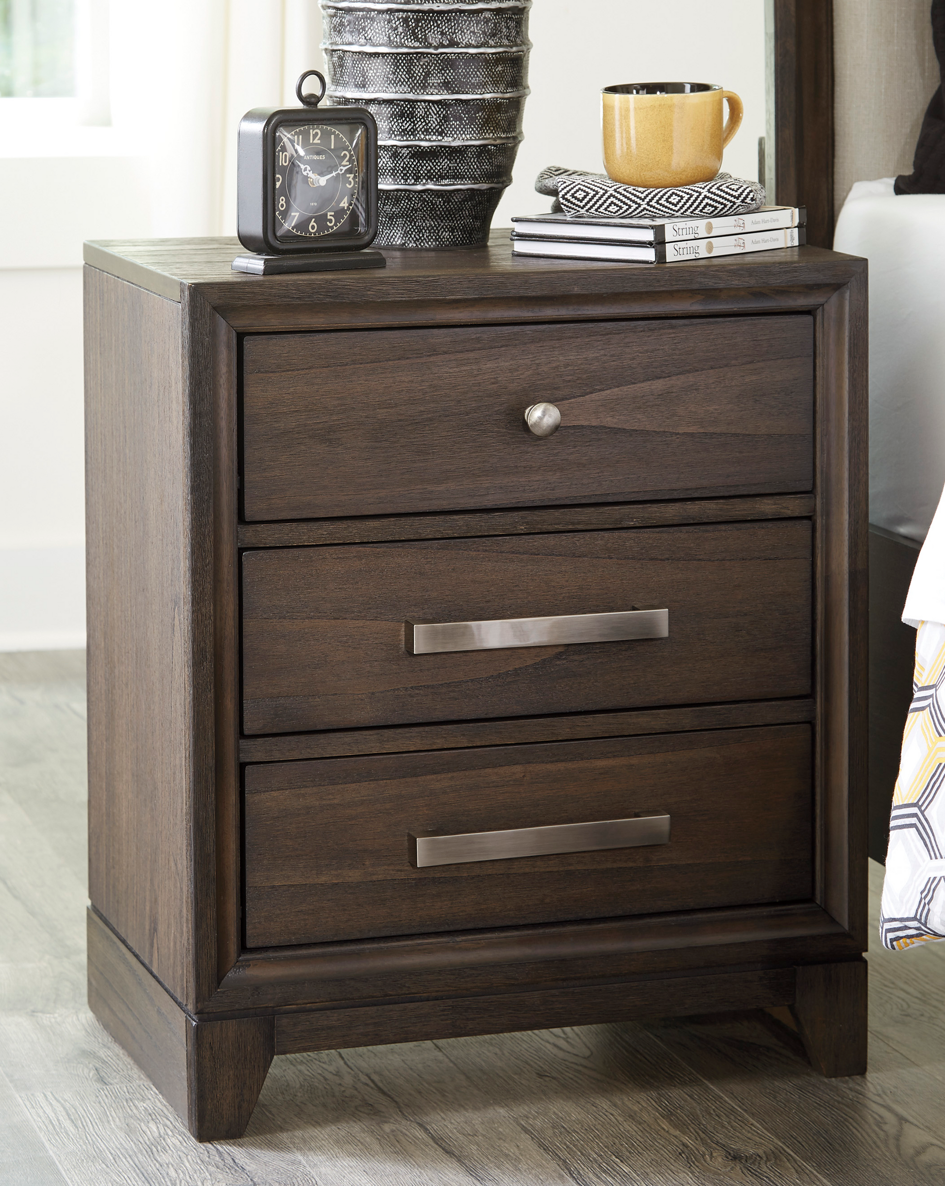Brueban Nightstand - Ashley Furniture - Brunei