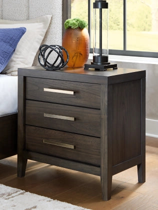 Westonfort Three Drawer Night Stand;Espresso