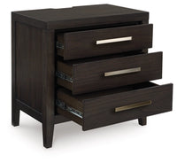 Westonfort Three Drawer Night Stand;Espresso