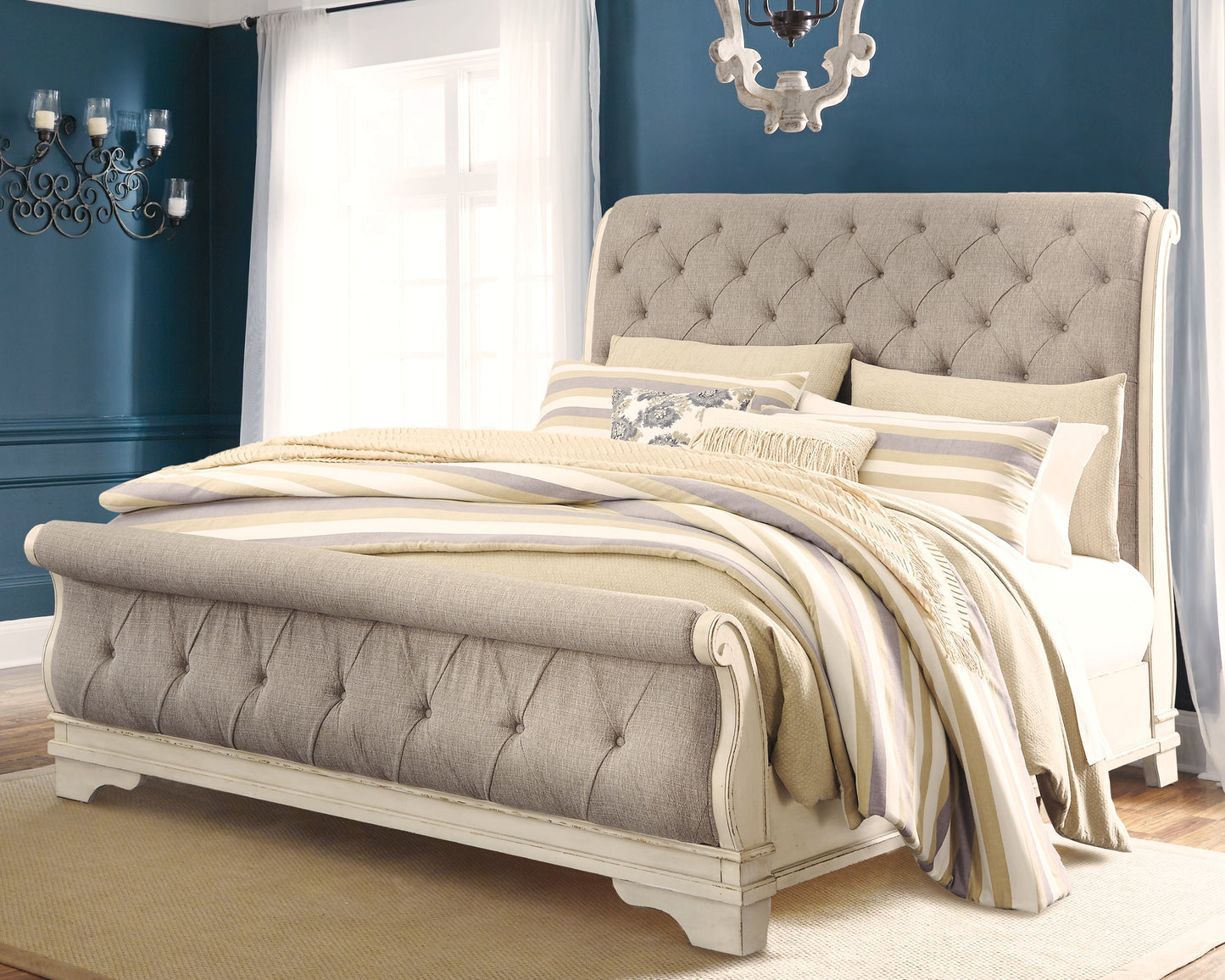 Realyn King Sleigh Bed - Ashley Furniture - Brunei