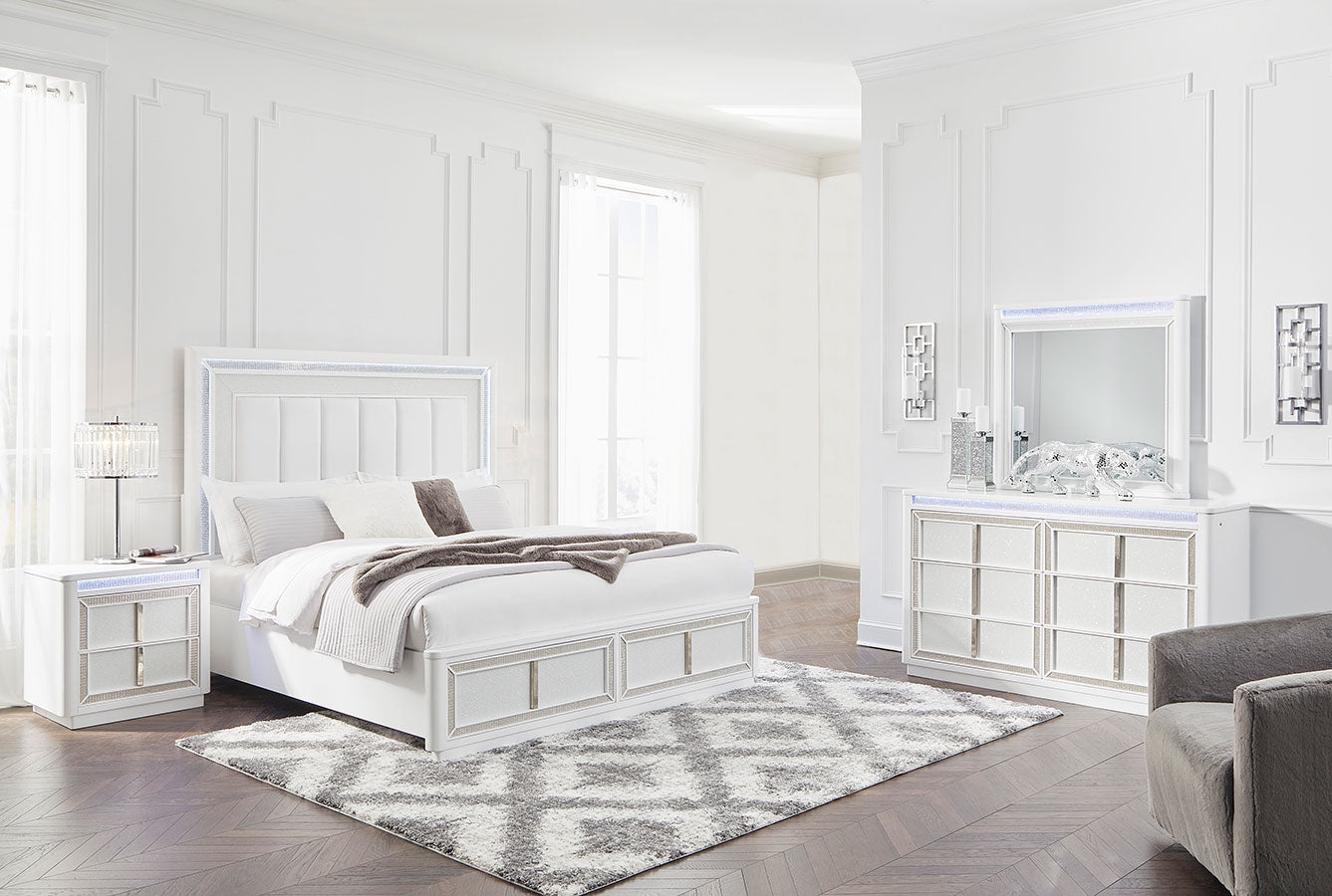 Chalanna King Panel Bed with Mirrored Dresser and Two Drawer Night Stand;WHITE