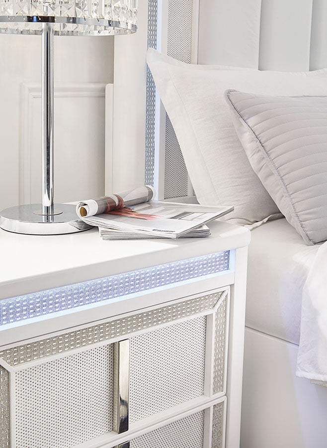 Chalanna King Panel Bed with Mirrored Dresser and Two Drawer Night Stand;WHITE