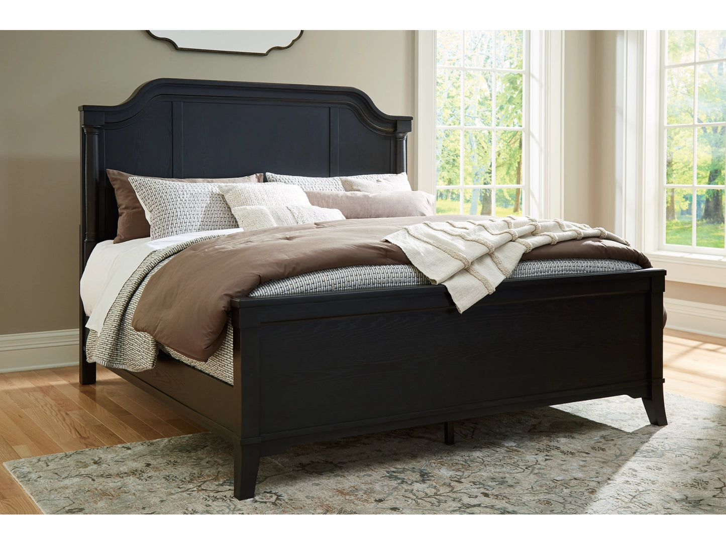 Welltern King Panel Bed