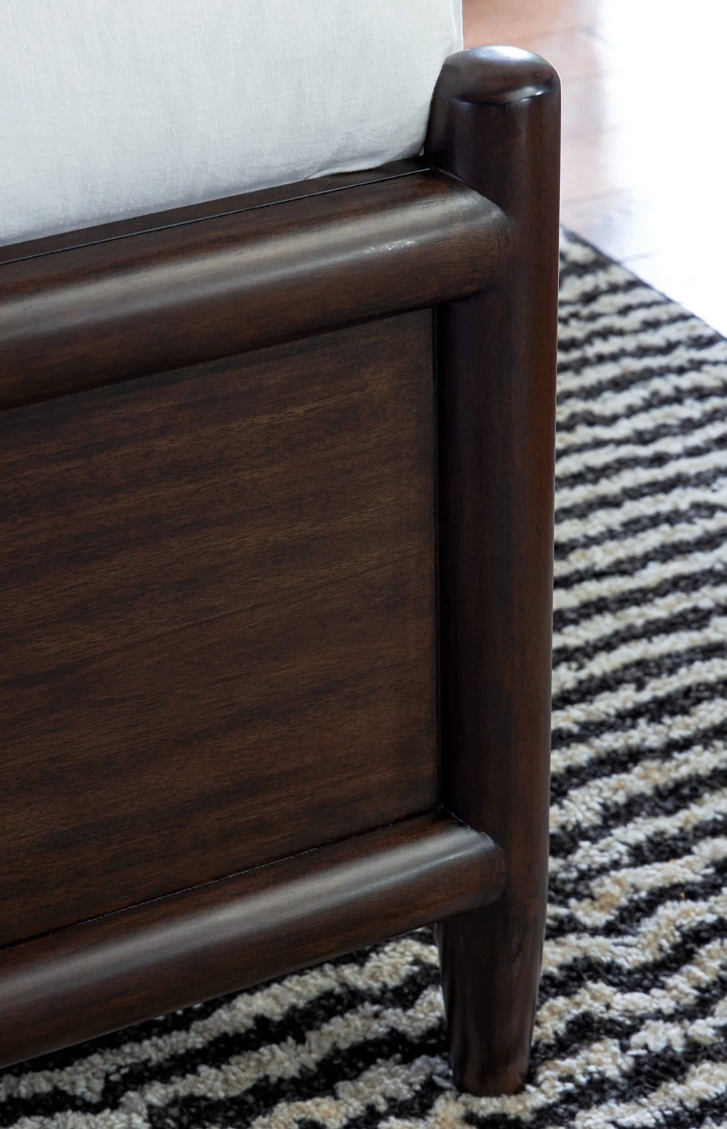 Dantenton Merlot Queen Panel Bed;Merlot