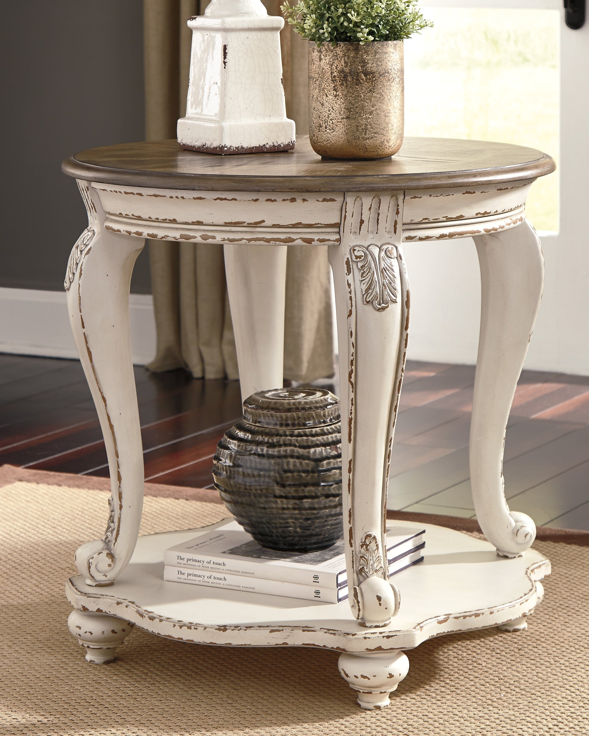 Realyn End Table - Ashley Furniture - Brunei
