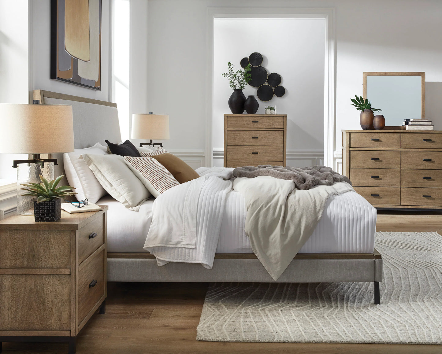 Tomtyn King Bedroom Set;LightBrown