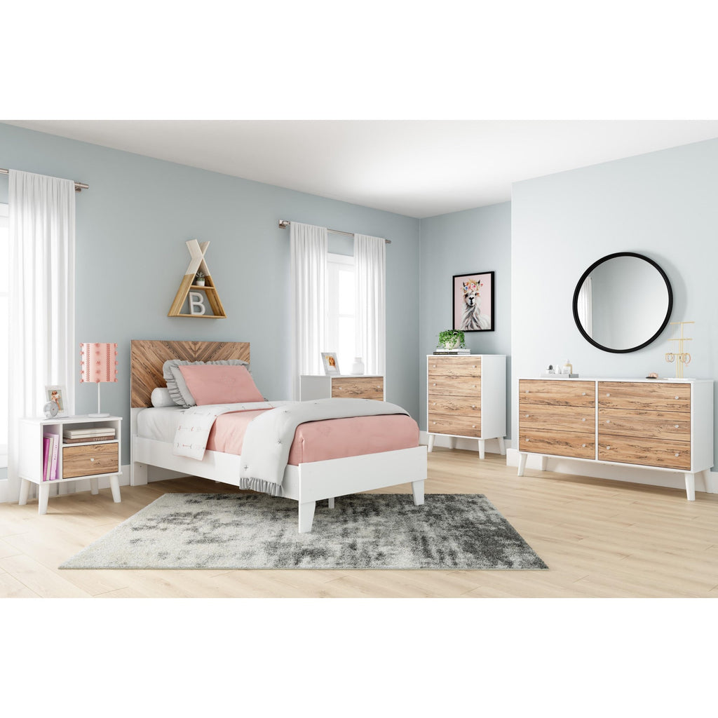 Piperton Queen Panel Bed with Chest of Drawers, Dresser and Nightstand